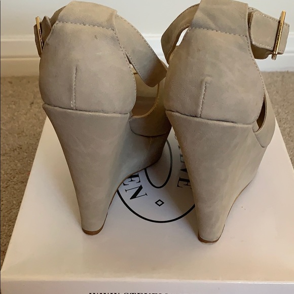 Steve Madden Xternal Bone Wedges - Picture 4 of 8